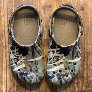 Camouflage CROCS Size 12 Youth Like New Condition